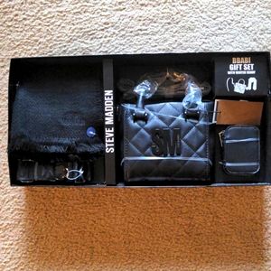 Steve Madden Gift set.